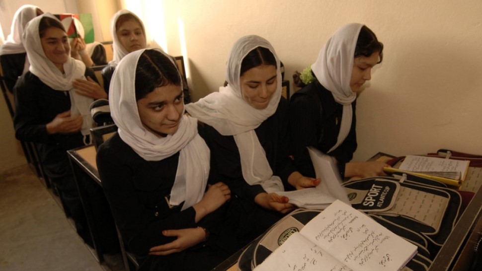 a-class-of-young-afghan-women-attending-language-class-at-shahed-sayed-padsha-3d1576-1024